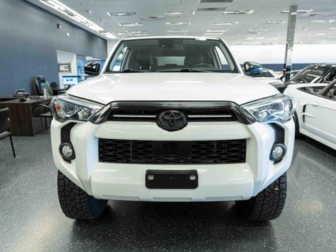 Used 2020 Toyota 4Runner SR5 AWD/4WD image 2