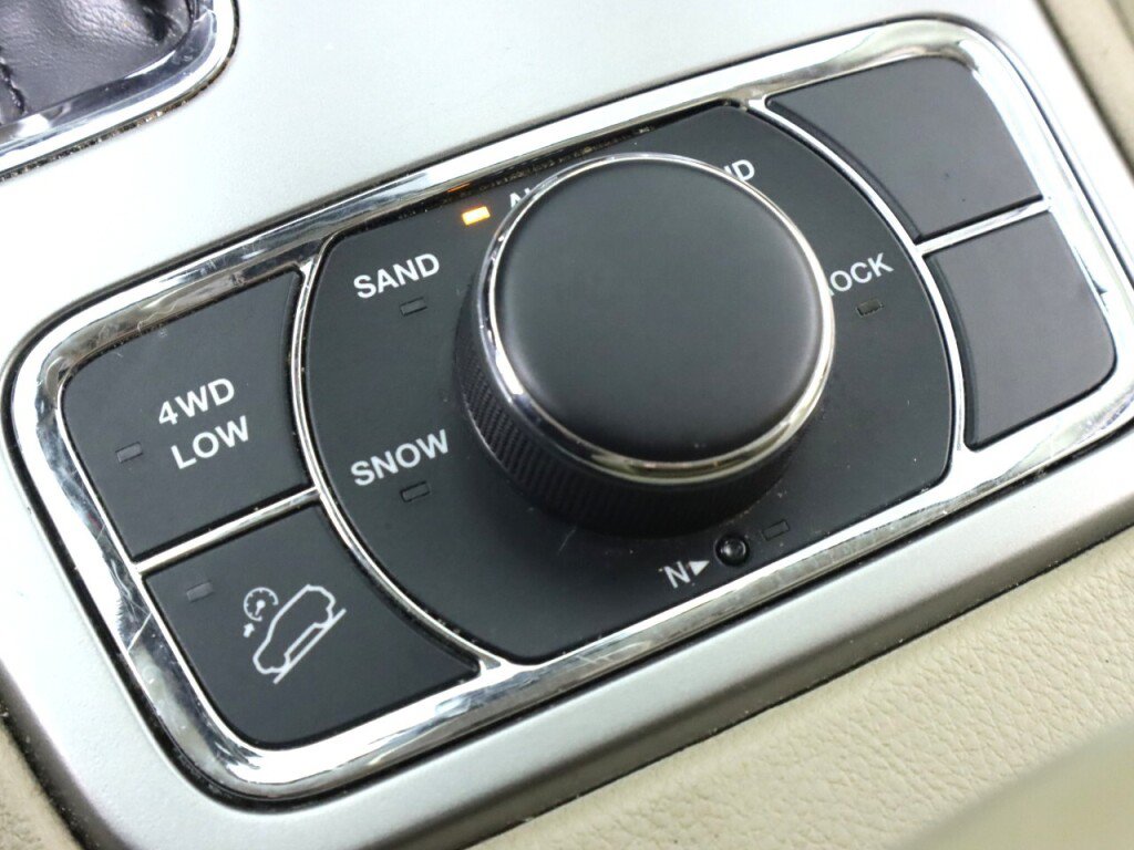 Used 2018 Jeep Grand Cherokee Limited AWD/4WD image 26