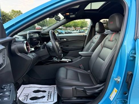 Used 2025 Chevrolet Trax RS w/ Sunroof Package FWD image 13