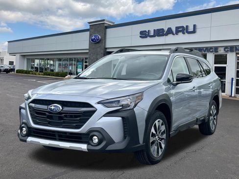 Used 2025 Subaru Outback Limited AWD/4WD image 3