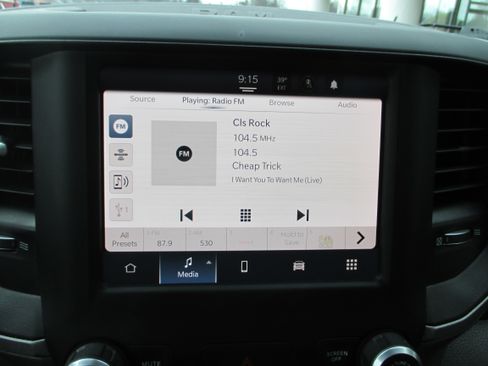 Used 2024 RAM 2500 Tradesman w/ Chrome Appearance Group image 13