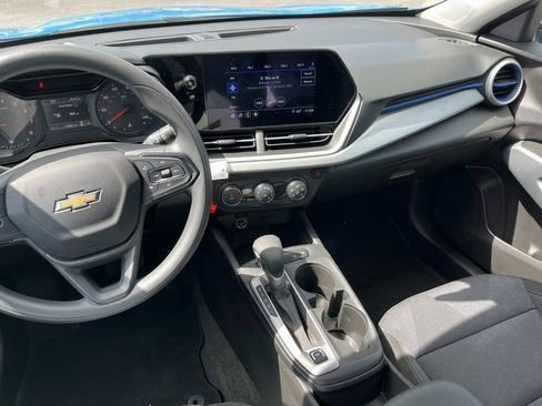 Used 2025 Chevrolet Trax LS image 12
