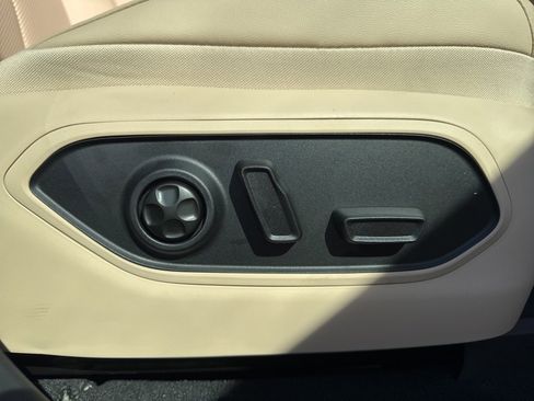 New 2025 Jeep Grand Cherokee L Limited w/ Luxury Tech Group II image 32