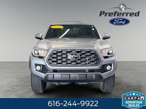 Used 2021 Toyota Tacoma TRD Off-Road w/ Technology Package AWD/4WD image 11
