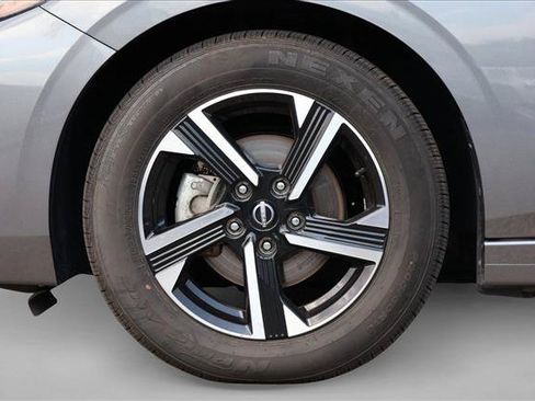 Used 2024 Nissan Sentra SV FWD image 9