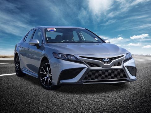 Used 2023 Toyota Camry SE w/ Convenience Package FWD image 2