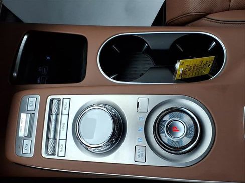 Used 2025 Genesis GV70 2.5T w/ Advanced Package AWD/4WD image 27