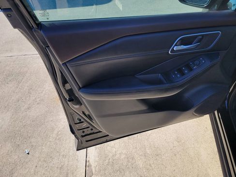 Used 2021 Nissan Rogue SV w/ Premium Package image 9