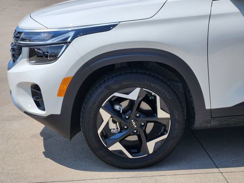 New 2026 Kia Seltos S FWD image 7