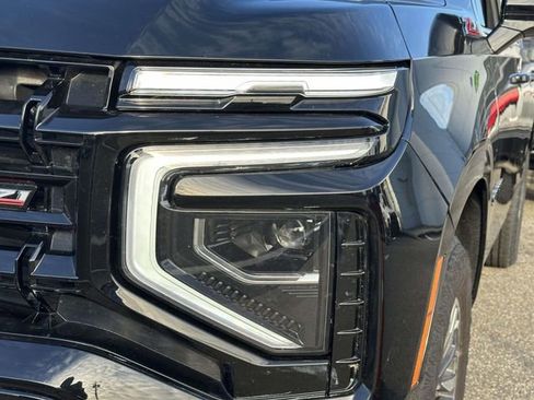 Certified 2025 Chevrolet Suburban Z71 image 8