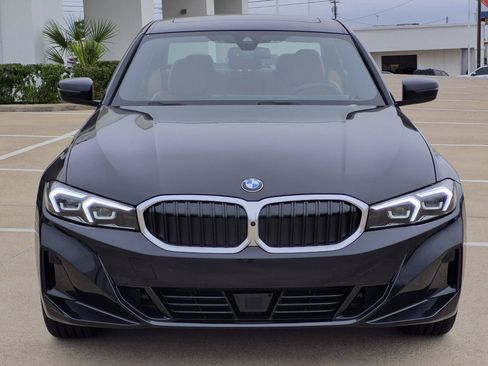 New 2026 BMW 330i Sedan w/ Premium Package RWD image 2