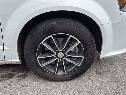 Used 2016 Dodge Grand Caravan SXT FWD image 15