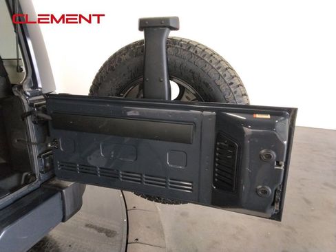 Used 2017 Jeep Wrangler Unlimited Sahara w/ Dual Top Group image 8