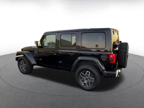 Used 2025 Jeep Wrangler Sahara image 10