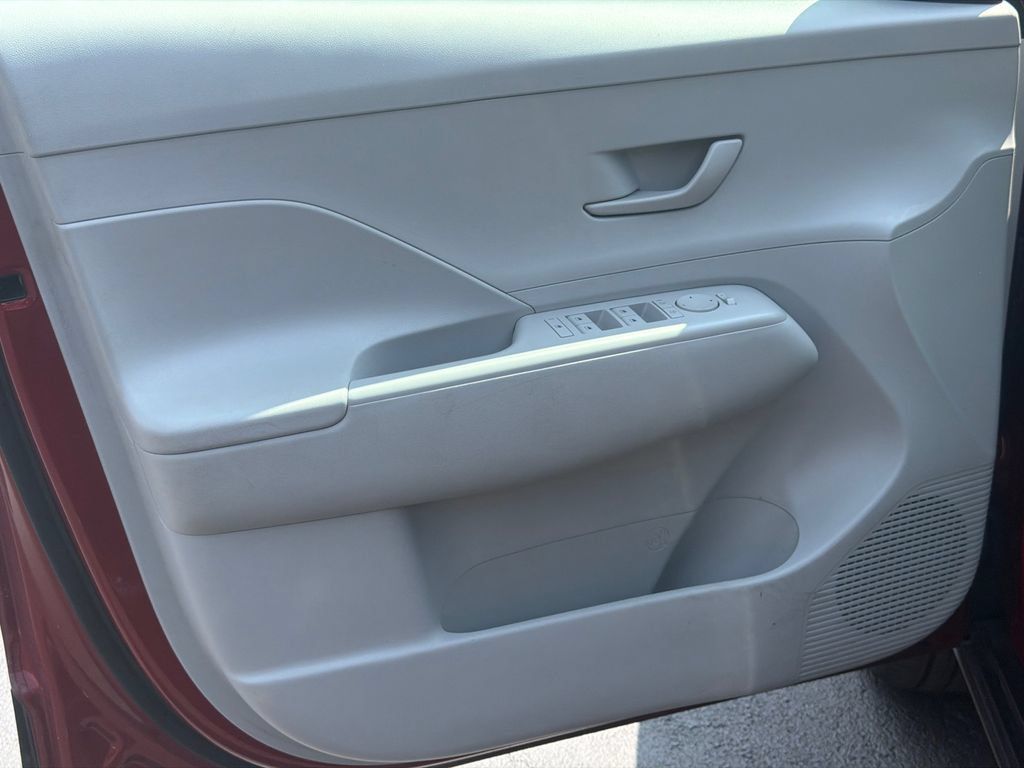 Used 2024 Hyundai Kona SEL AWD/4WD image 16