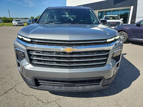 Used 2026 Chevrolet Traverse LT AWD/4WD image 2