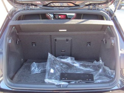 Used 2022 Volkswagen GTI SE FWD image 5