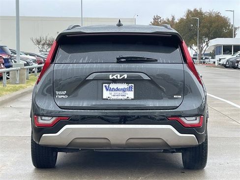 Used 2024 Kia Niro SX Touring image 5