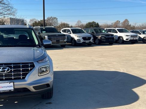 New 2026 Hyundai Venue SEL image 3