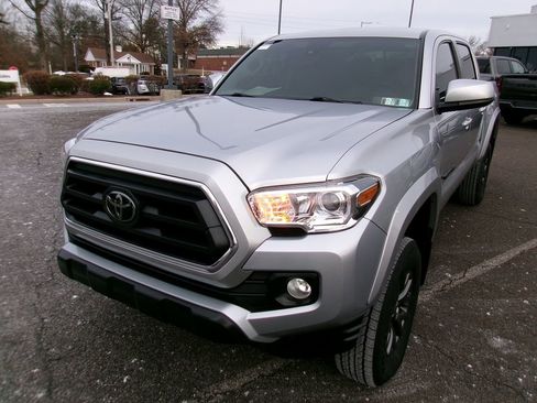 Used 2023 Toyota Tacoma SR5 w/ SR5 Appearance Package image 4