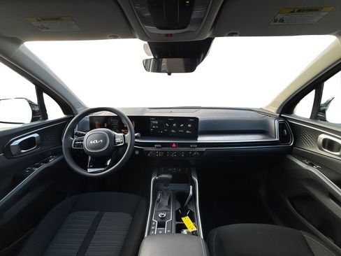 Used 2025 Kia Sorento LX image 16