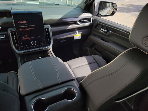 New 2026 GMC Yukon XL Elevation image 18