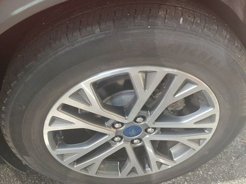 Used 2021 Ford Escape SEL w/ Technology Package FWD image 7