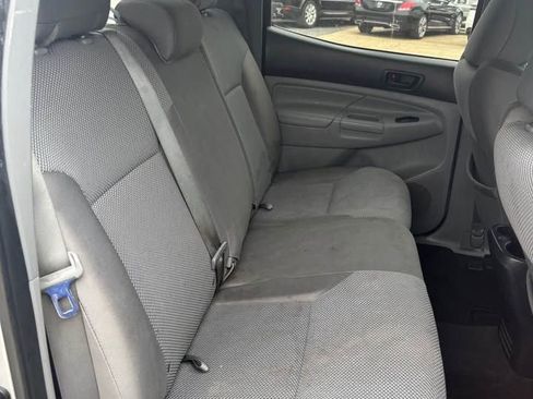 Used 2013 Toyota Tacoma Base image 12