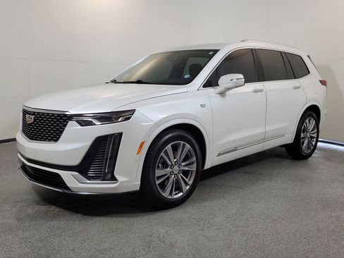 Used 2023 Cadillac XT6 Premium Luxury w/ Technology Package FWD image 3
