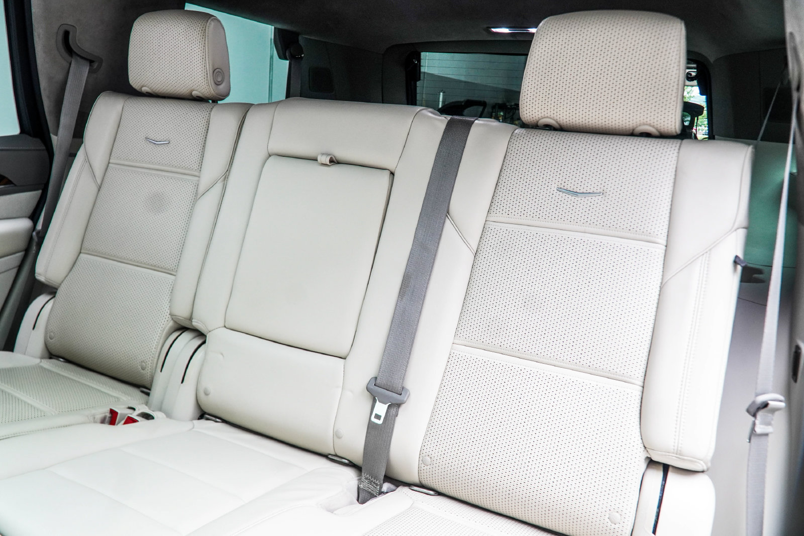 Used 2022 Cadillac Escalade Premium Luxury Platinum w/ LPO, Radiant Package AWD/4WD image 46