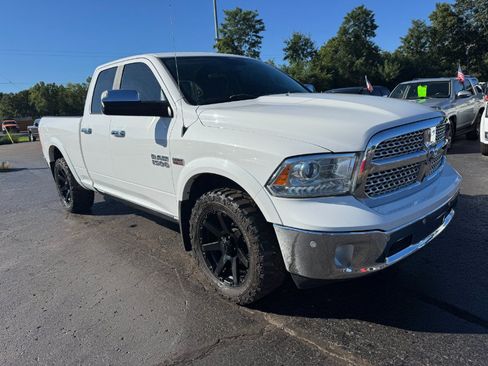 Used 2017 RAM 1500 Laramie AWD/4WD image 7