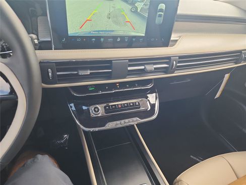 New 2026 Lincoln Corsair Premiere image 30