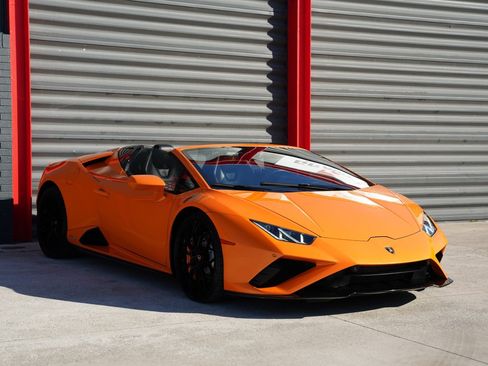 Used 2022 Lamborghini Huracan EVO image 3