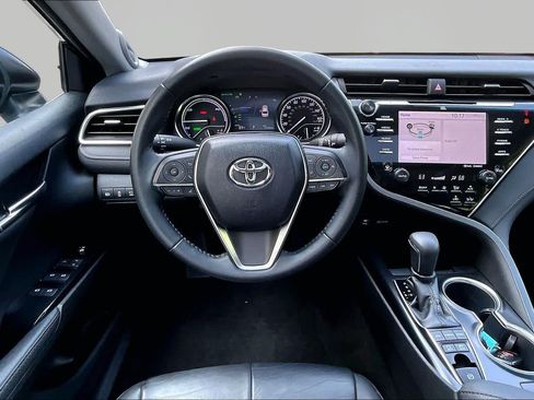 Certified 2018 Toyota Camry XLE w/ Audio Package FWD image 6