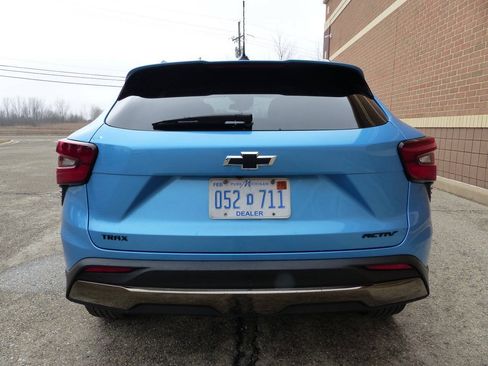 Used 2025 Chevrolet Trax ACTIV w/ Sunroof Package FWD image 8