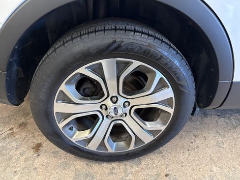 Used 2018 Ford Explorer Platinum AWD/4WD image 12
