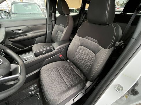 Used 2025 Nissan Kicks SV image 36