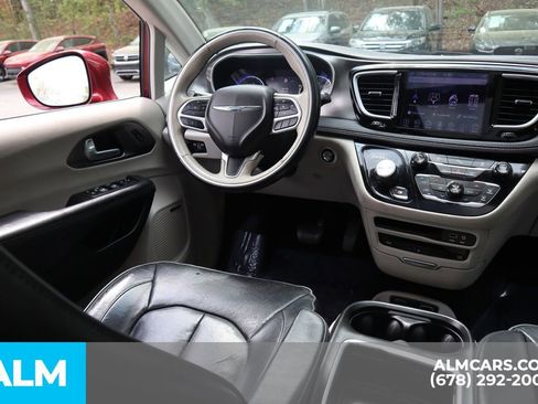 Used 2018 Chrysler Pacifica Limited FWD image 30