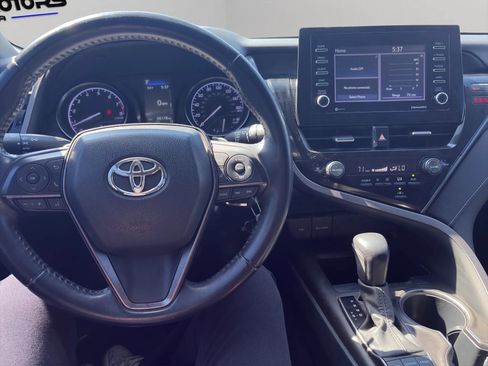 Used 2022 Toyota Camry SE FWD image 11