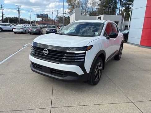 New 2026 Nissan Kicks SV w/ SV Premium Package FWD image 3