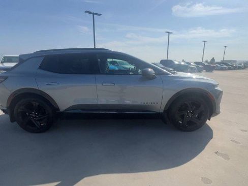 Used 2024 Chevrolet Equinox EV RS image 9