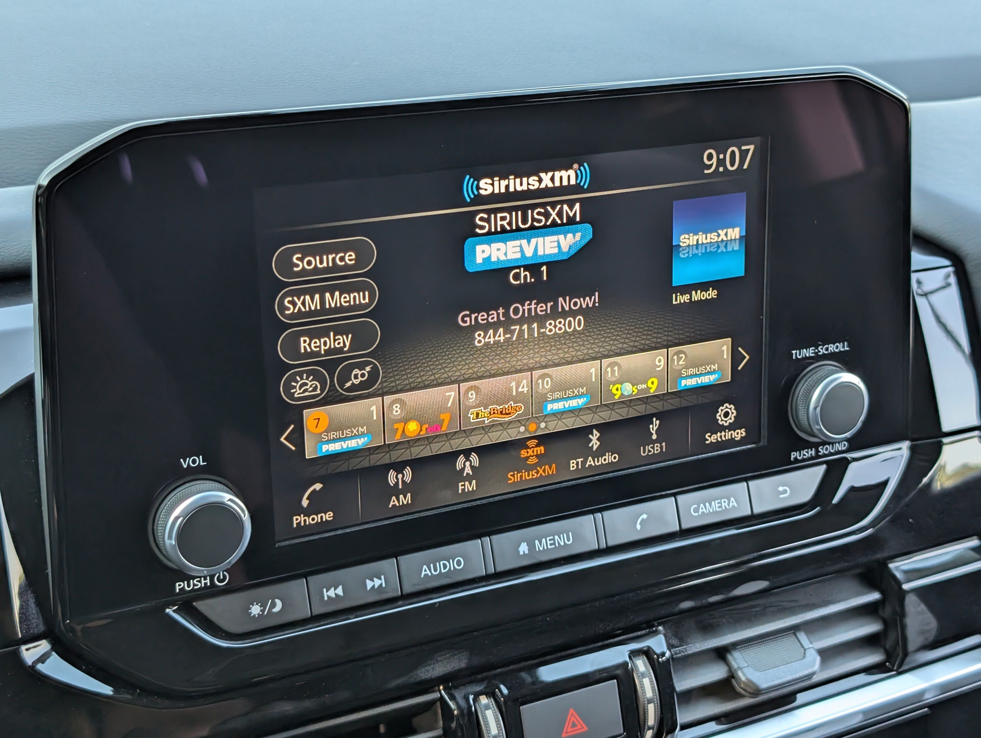 Used 2025 Nissan Pathfinder SV FWD image 30