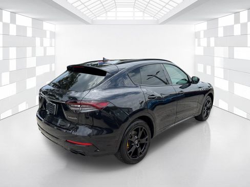 Used 2022 Maserati Levante GT AWD/4WD image 7