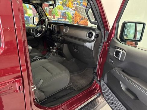 Used 2022 Jeep Gladiator Overland w/ Trailer Tow Package AWD/4WD image 48