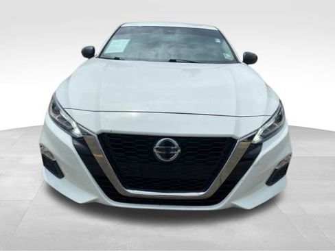 Used 2022 Nissan Altima 2.5 SR FWD image 2
