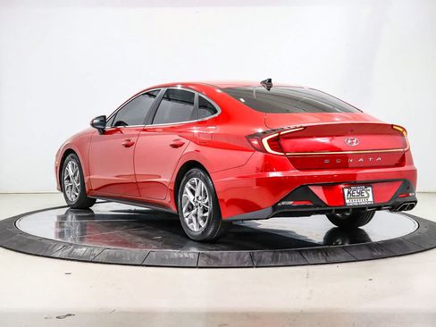 Used 2021 Hyundai Sonata SEL w/ Preferred Accessory Package FWD image 2
