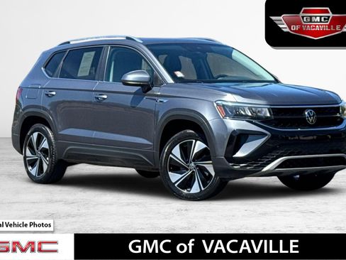 Used 2024 Volkswagen Taos SE AWD/4WD image 1