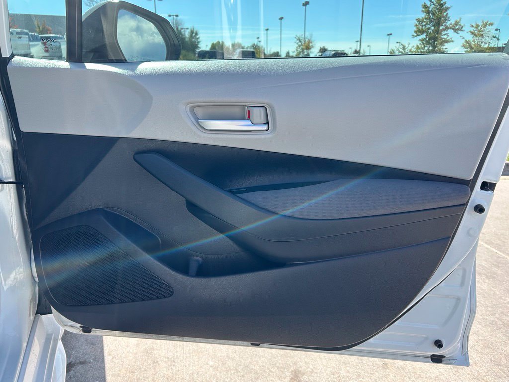 Used 2020 Toyota Corolla LE FWD image 29