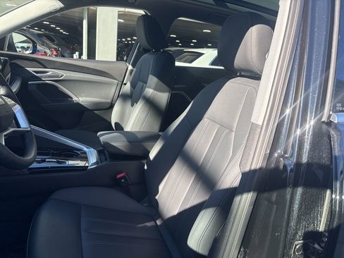 Used 2025 Audi Q5 Premium w/ Convenience Package image 13