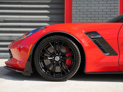 Used 2015 Chevrolet Corvette Z06 w/ 3LZ Preferred Equipment Group image 6